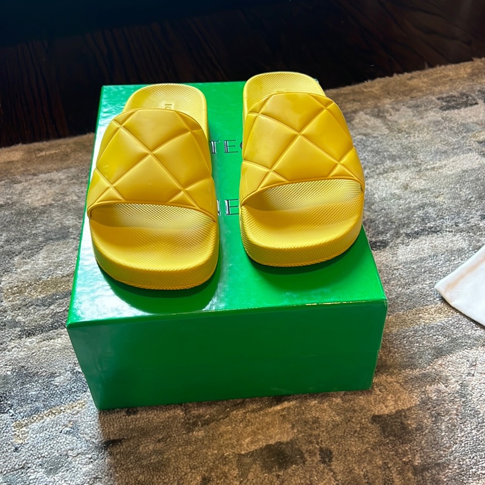 Bottega Veneta Pool Slides